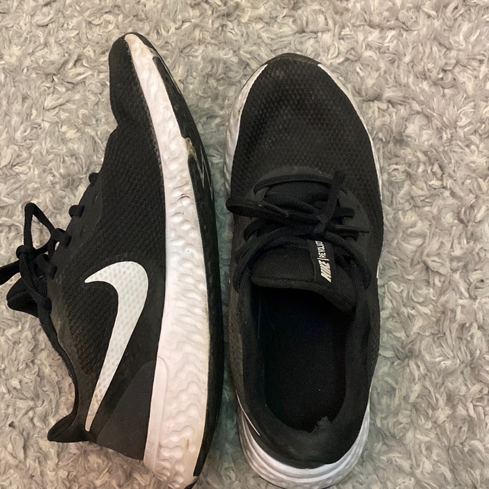 Nike revolutions running shoes